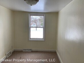 400 Gilbert St in Footville, WI - Foto de edificio - Building Photo