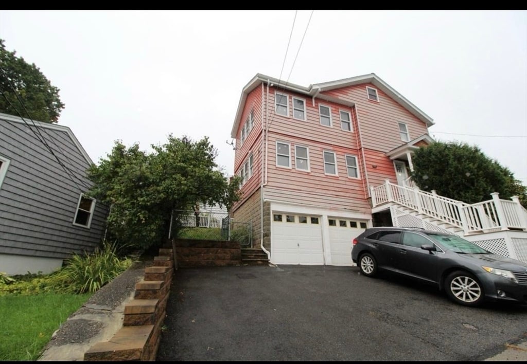 605 Beech St in Boston, MA - Building Photo
