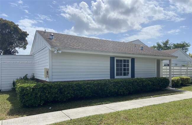 13771 SW 149th Cir Ln in Miami, FL - Building Photo - Building Photo