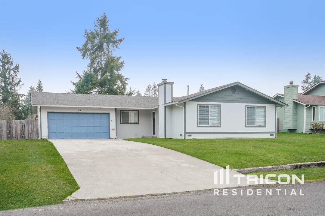 619 187th St E in Spanaway, WA - Building Photo