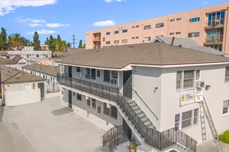 525-537 Chestnut Avenue in Long Beach, CA - Foto de edificio - Building Photo