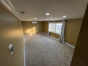 37 John St, Unit 1 in Port Jefferson Station, NY - Foto de edificio - Building Photo