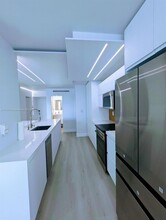 2655 Collins Ave, Unit 1008 in Miami Beach, FL - Building Photo - Building Photo