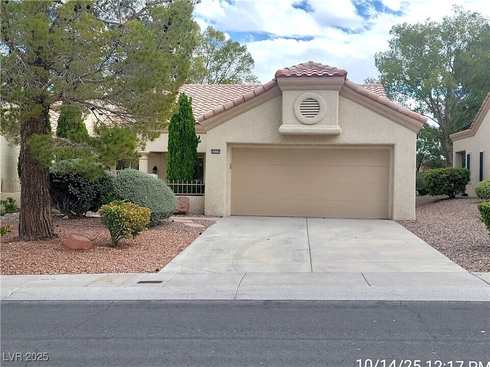 2636 Highvale Dr in Las Vegas, NV - Building Photo
