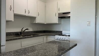 1324 N Wentz St in Guthrie, OK - Building Photo - Building Photo