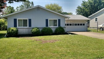 2070 Heritage Dr in Sandusky, OH - Building Photo
