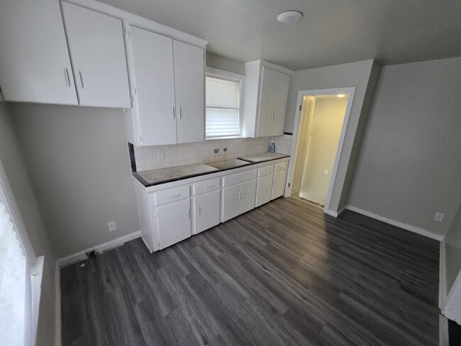 15825 Fairmount Dr in Detroit, MI - Building Photo - Building Photo