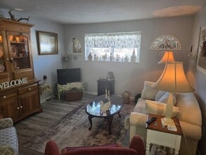 176 Maple Ave, Unit 2-1 in Rutland, MA - Building Photo - Building Photo