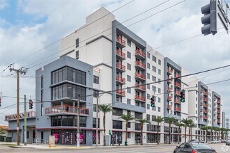 3930 NW 7th St in Miami, FL - Building Photo - Building Photo