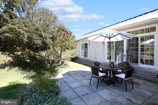 375 Pineville Rd in Newtown, PA - Building Photo - Building Photo