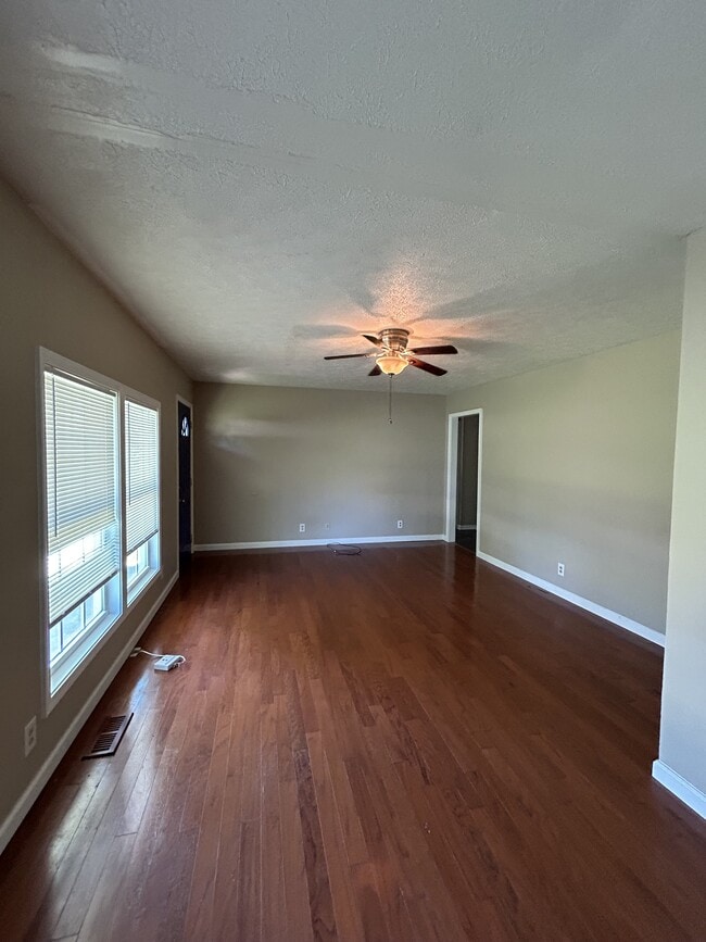19 Cable Rd in Oak Grove, KY - Building Photo - Building Photo