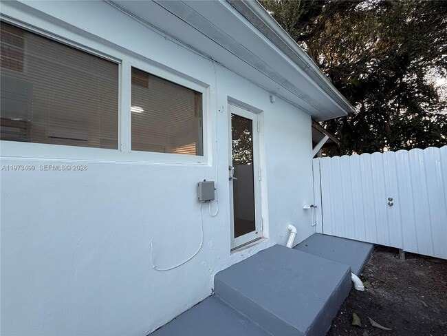 1122 NW 32nd Ct in Miami, FL - Building Photo - Building Photo