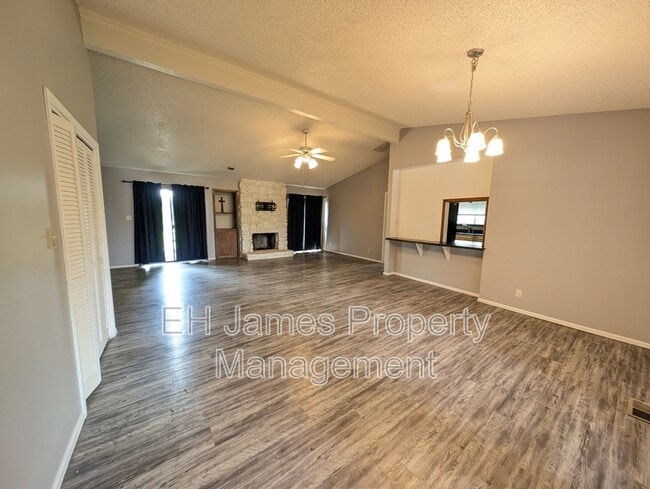 8220 S College Ave in Tulsa, OK - Building Photo - Building Photo