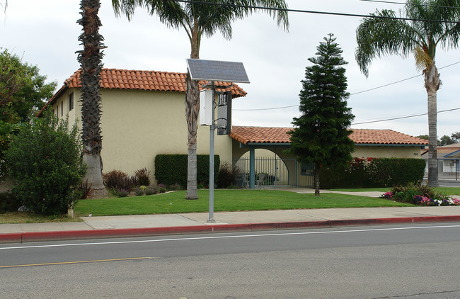 766 W Wilson St in Costa Mesa, CA - Foto de edificio - Building Photo