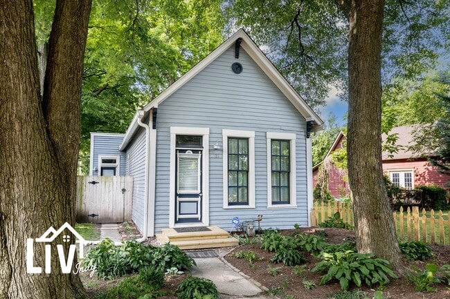 property at 1121 E 9th St