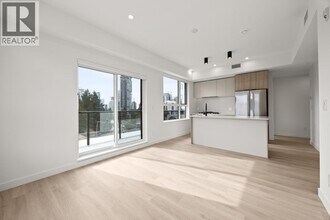 623 Kemsley Ave in Coquitlam, BC - Building Photo - Building Photo