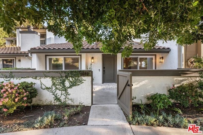 1648 Palisades Dr in Los Angeles, CA - Building Photo - Building Photo