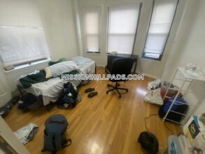 715 Parker St, Unit 2 in Boston, MA - Building Photo - Building Photo