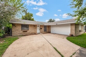 7422 Oriole St in Texas City, TX - Building Photo - Building Photo