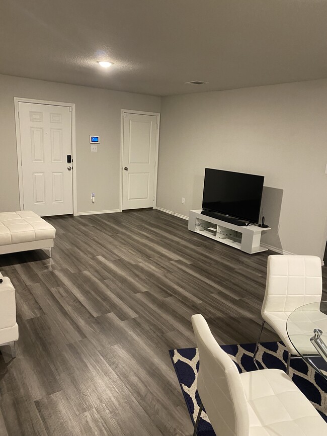 6526 Augustus Magee in San Antonio, TX - Building Photo - Building Photo