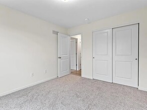 729 Fox Creek Dr in Fenton, MO - Foto de edificio - Building Photo