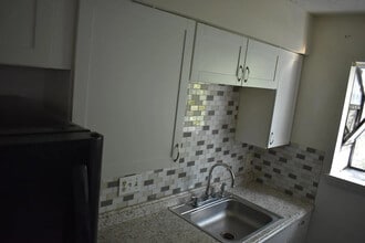 Room in Apartment on West Loop in Austin, TX - Building Photo - Building Photo