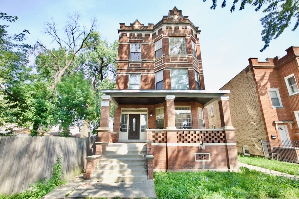 2537 N Kildare Ave, Unit 3 in Chicago, IL - Building Photo