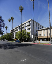 St. Andrews Courtyard Condominiums in Los Angeles, CA - Building Photo - Building Photo