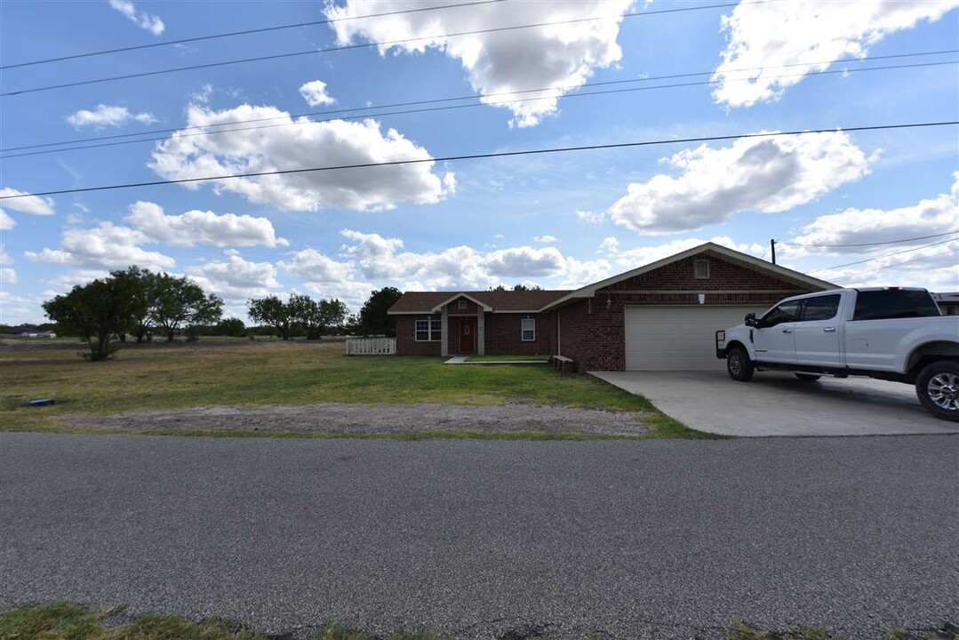 1470 Fort Clark Rd in Brackettville, TX - Building Photo