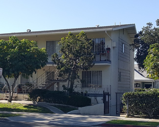 402 Cypress Ave in Santa Ana, CA - Building Photo - Building Photo