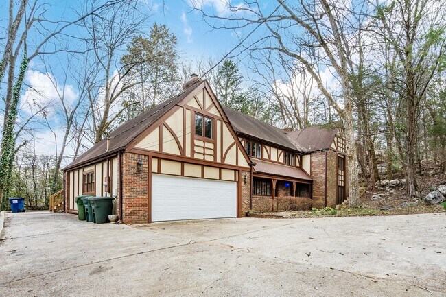 712 Forrest Heights Dr SE in Huntsville, AL - Building Photo - Building Photo