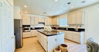 11958 Sunstone Ct in Jurupa Valley, CA - Foto de edificio - Building Photo