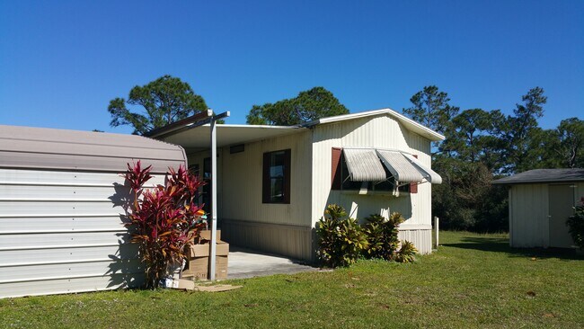15353 Mapletree Dr in Punta Gorda, FL - Building Photo - Building Photo
