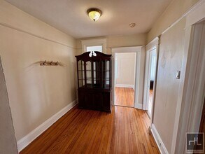 McLean avenue, Yonkers, Unit 2 in Yonkers, NY - Foto de edificio - Building Photo