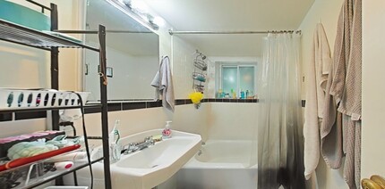 33 Westgate Rd, Unit #1 in Boston College, MA - Building Photo - Building Photo