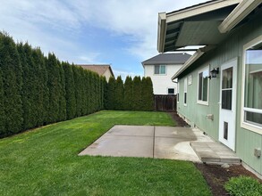 369 Camrin Loop in Creswell, OR - Building Photo - Building Photo