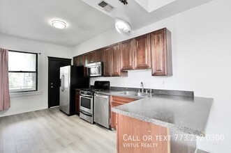 3720 S Indiana Ave in Chicago, IL - Foto de edificio - Building Photo