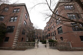 Updated Apartments Located at 800 Michigan in Evanston, IL - Foto de edificio - Building Photo