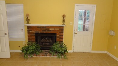 2427 Clover Field Cir in Herndon, VA - Building Photo - Building Photo