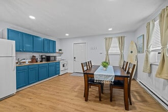1427 W Ocean View Ave in Norfolk, VA - Building Photo - Building Photo