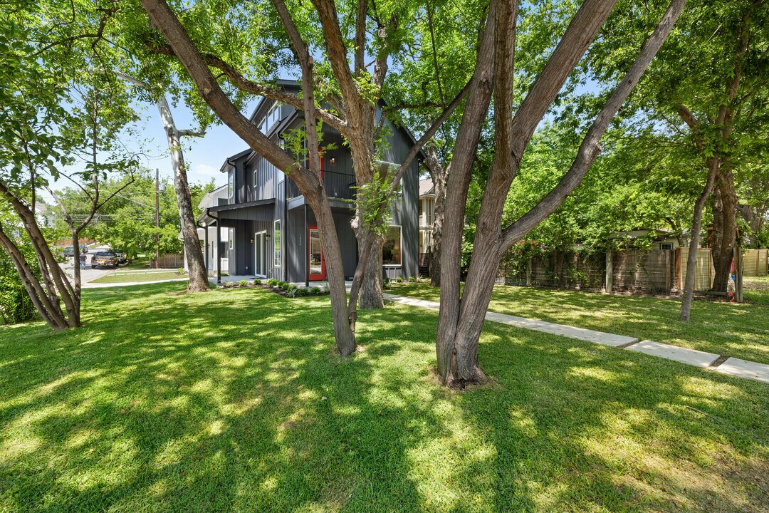 1800 Singleton Ave in Austin, TX - Building Photo