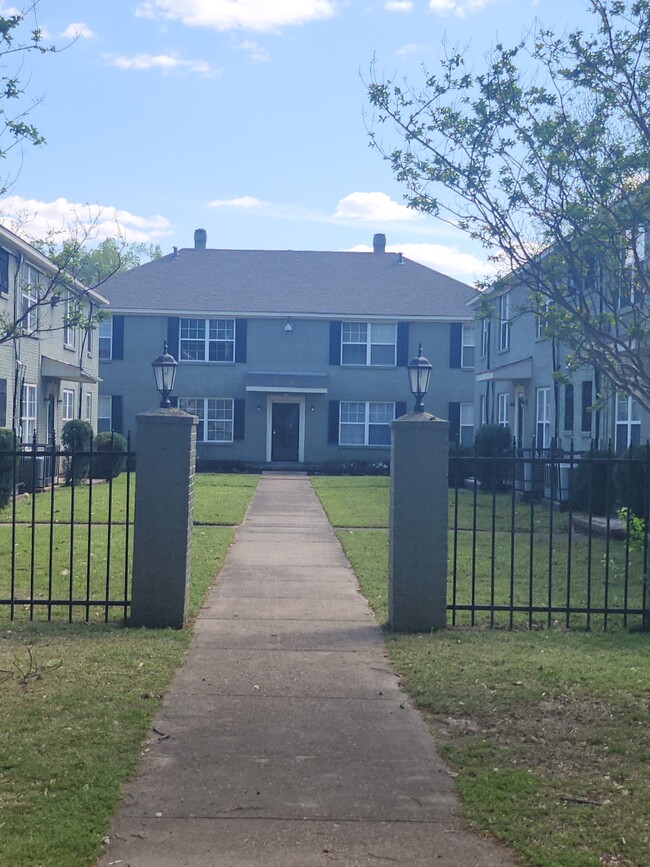 University Flats in Memphis, TN - Building Photo - Building Photo