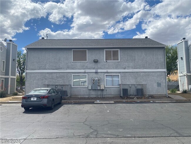1954 Nebula Dr in Las Vegas, NV - Building Photo - Building Photo