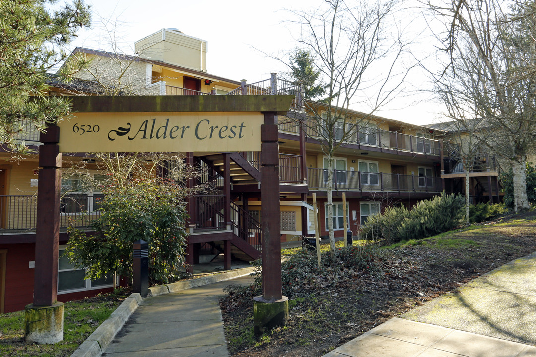 Alder Crest Apartments in Seattle, WA - Building Photo