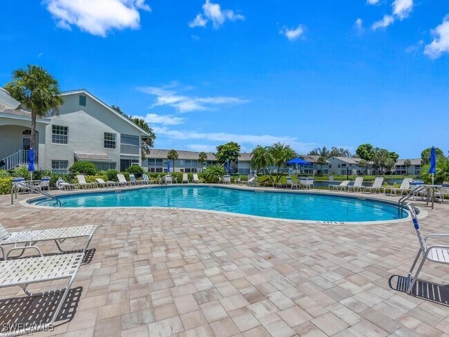 13141 Hamilton Harbour Dr in Naples, FL - Building Photo - Building Photo