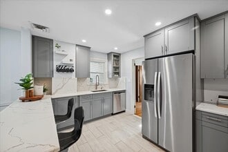 16 Hickory Rd in West Orange, NJ - Building Photo - Building Photo