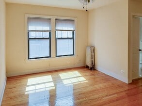 538 W Cornelia Ave in Chicago, IL - Building Photo - Building Photo