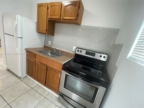 535 NW 7th St, Unit 1 in Miami, FL - Building Photo - Building Photo