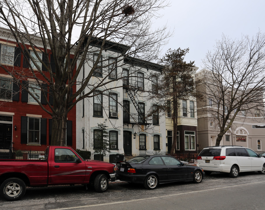 9 4th St NE in Washington, DC - Building Photo