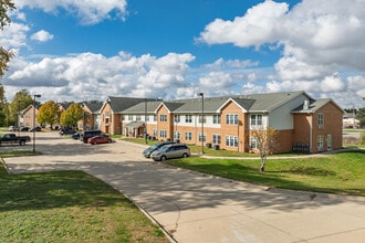 Hickory Grove Apartments in Des Moines, IA - Building Photo - Primary Photo
